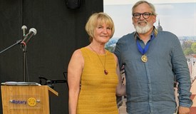 Bei der Ämterübergabe: Dr. Manuela Schwede (Past-Präsidentin), der neue Präsident Konstantin Weinhold