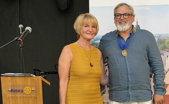 Bei der Ämterübergabe: Dr. Manuela Schwede (Past-Präsidentin), der neue Präsident Konstantin Weinhold
